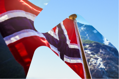 Et bilde av et norsk flagg som vaier i vinden